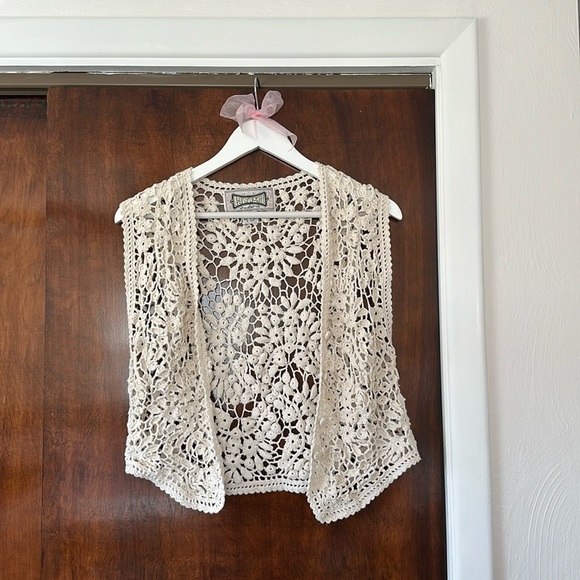 Vintage Tops - Vintage cream crochet vest.